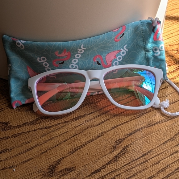 White Medium goodr Sunglasses - Picture 1 of 3